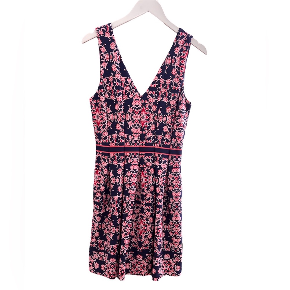 Vince Camuto Blue and Pink V-Neck Size 8 Midi Fit & Flare Dress with Pockets